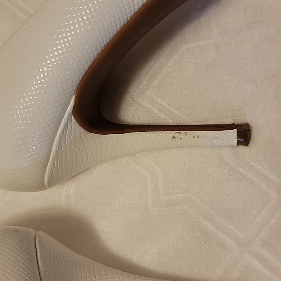 White Heels by Jessica Simpson - Picture 4 of 6